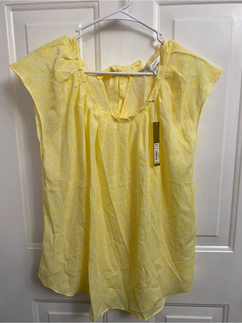 LC Lauren Conrad Yellow Cap Sleeve Top with White Daisy Flowers XL